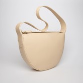 MONA Handtasche in Halbmondform in Sand