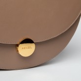 NORA Schultertasche in Cappuccino