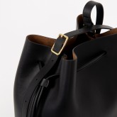 SUKI Bucket Bag in Schwarz