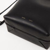 SUKI Bucket Bag in Schwarz